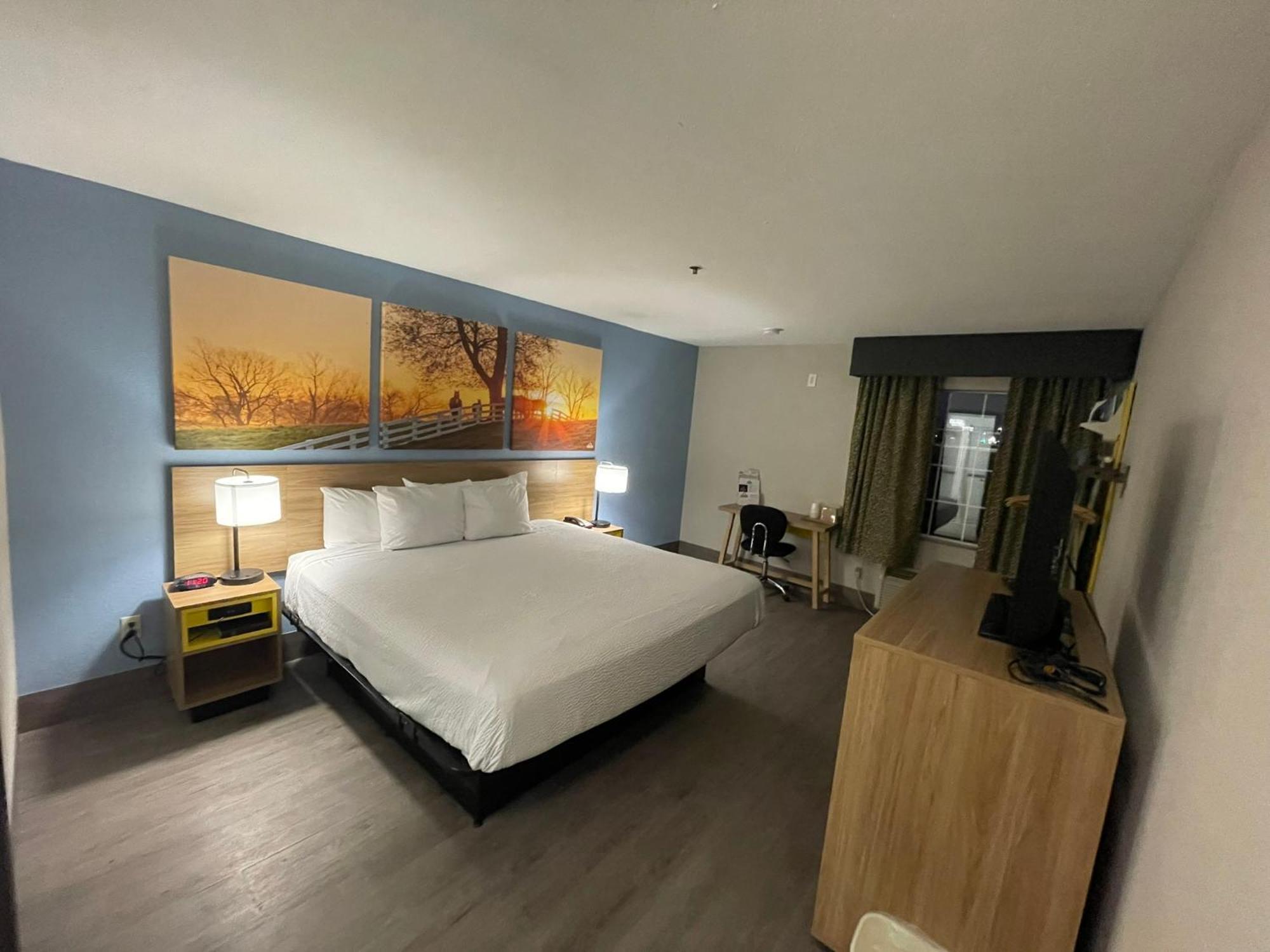 Days Inn By Wyndham Shawnee Bagian luar foto