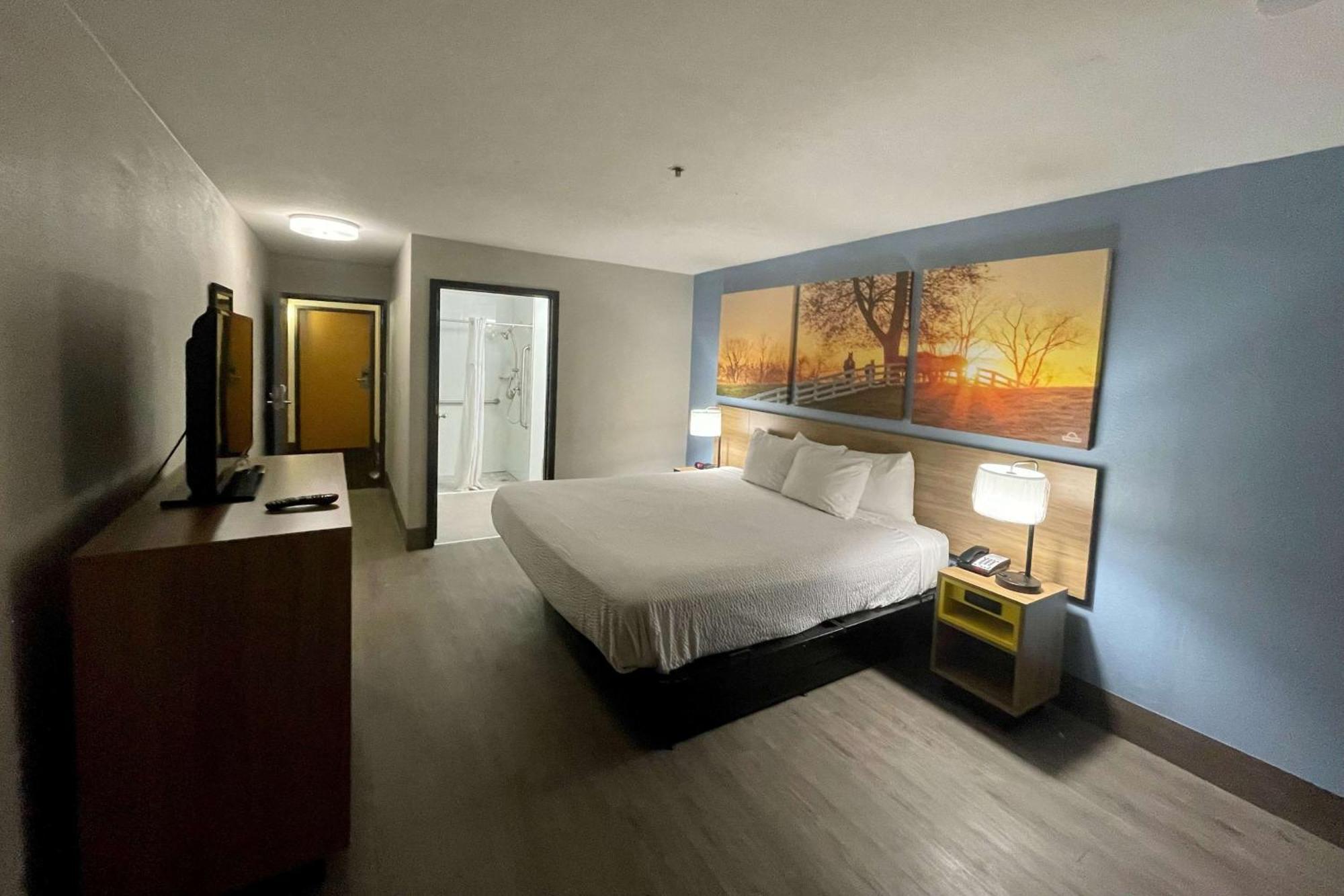 Days Inn By Wyndham Shawnee Bagian luar foto